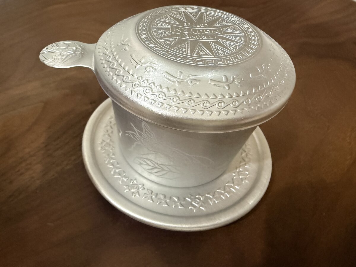 購入したカフェ・フィン（TRUNG NGUYEN）