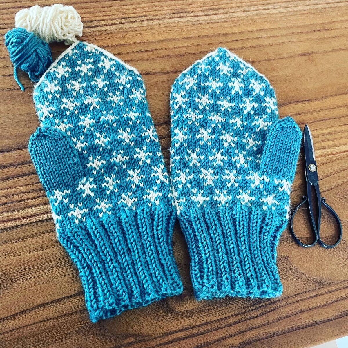 完成したラトビア風ミトン