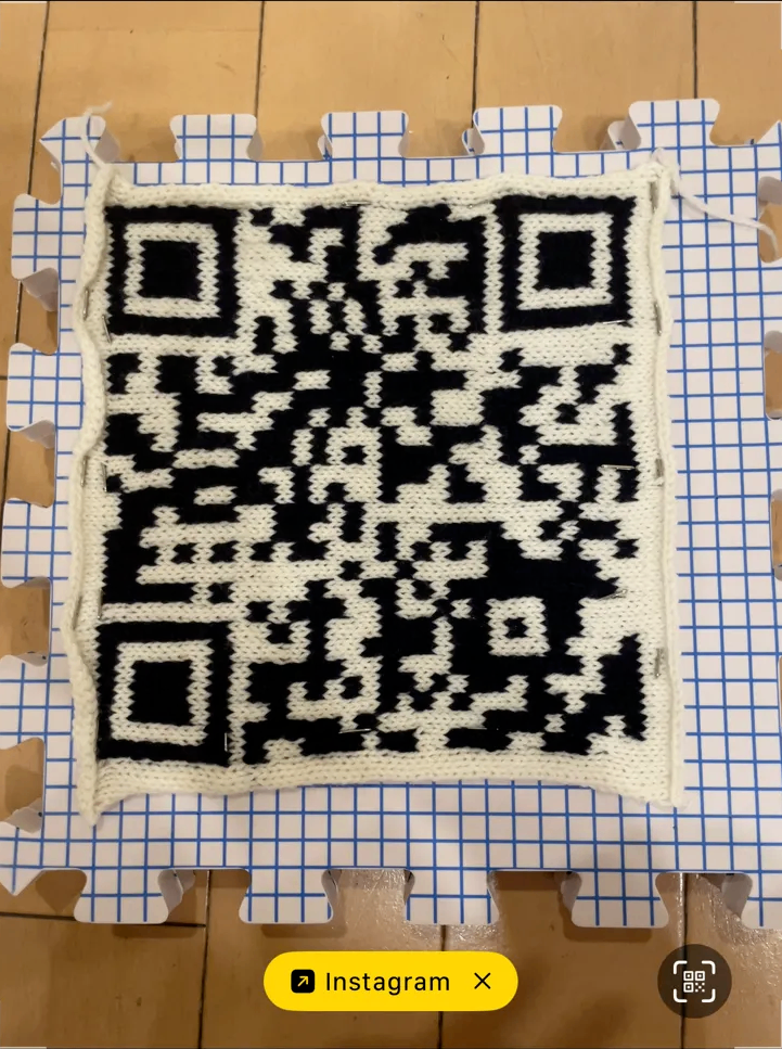 編んだQRコード